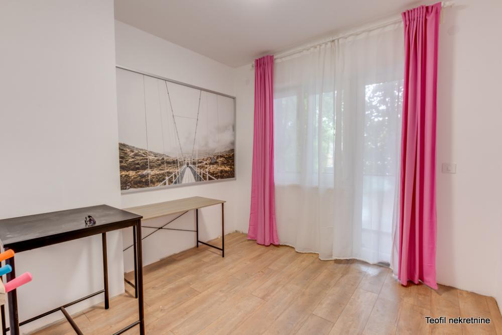 Stan na prodaju u Beogradu, Zemun, trosoban, 60m2, cena 185000 evra