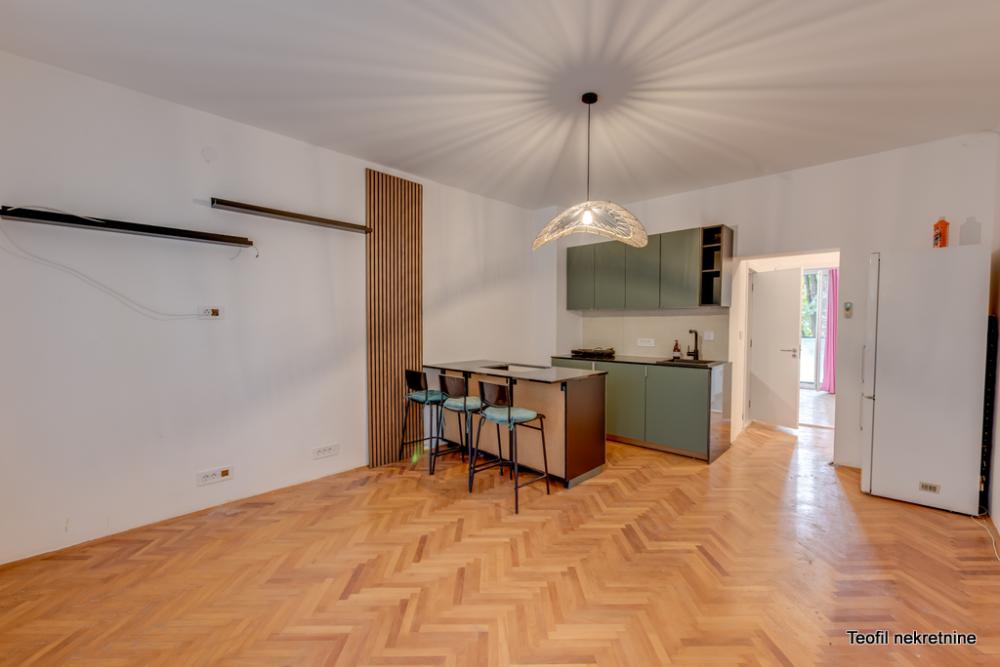 Stan na prodaju u Beogradu, Zemun, trosoban, 60m2, cena 185000 evra