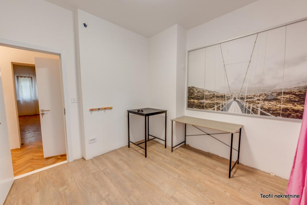Stan na prodaju u Beogradu, Zemun, trosoban, 60m2, cena 185000 evra