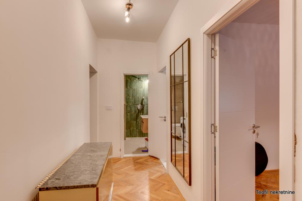 Stan na prodaju u Beogradu, Zemun, trosoban, 60m2, cena 185000 evra