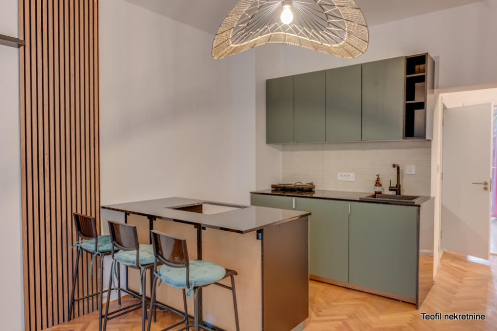 Stan na prodaju u Beogradu, Zemun, trosoban, 60m2, cena 185000 evra