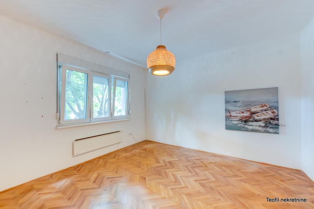 Stan na prodaju u Beogradu, Zemun, trosoban, 60m2, cena 185000 evra