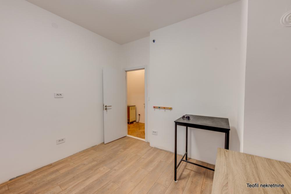 Stan na prodaju u Beogradu, Zemun, trosoban, 60m2, cena 185000 evra
