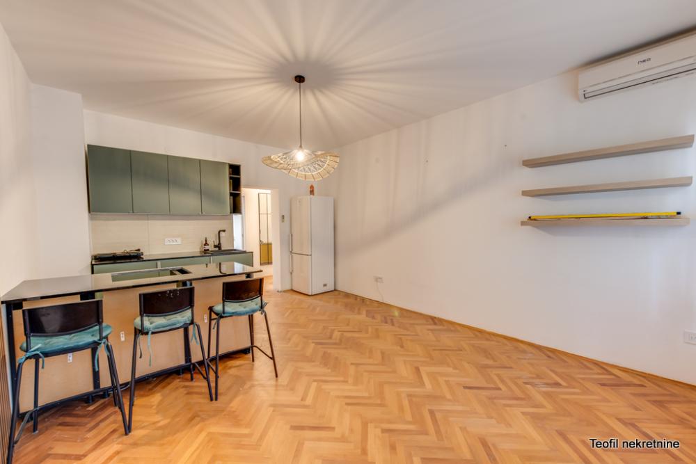 Stan na prodaju u Beogradu, Zemun, trosoban, 60m2, cena 185000 evra