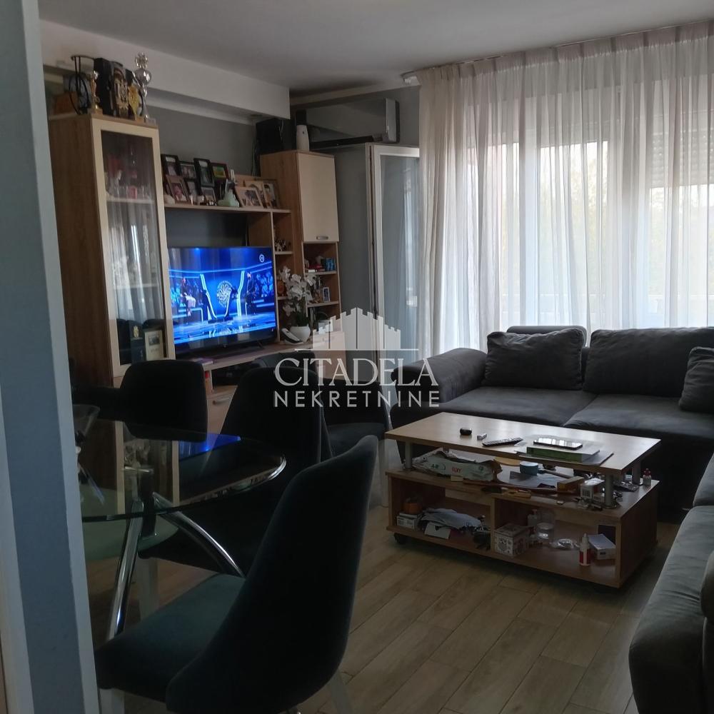 Stan na prodaju u Beogradu, Čukarica, trosoban, 67m2, cena 130000 evra