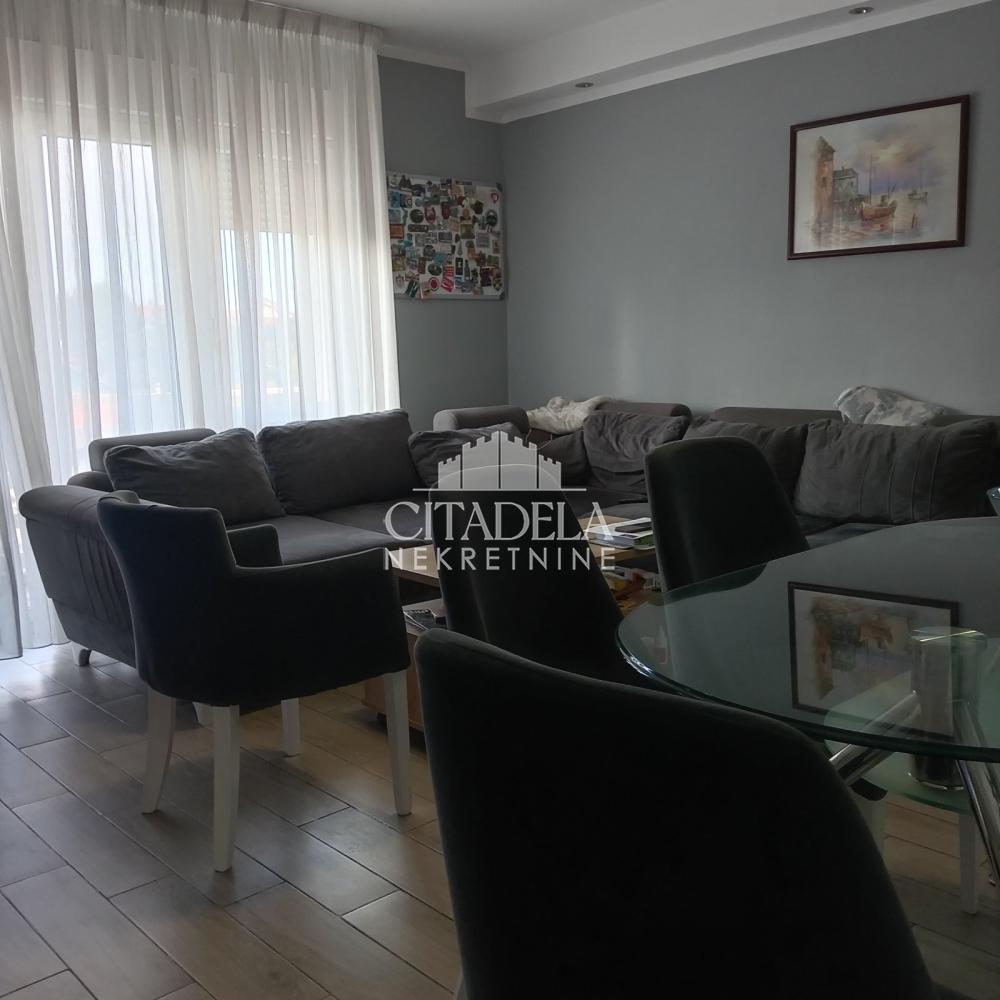 Stan na prodaju u Beogradu, Čukarica, trosoban, 67m2, cena 130000 evra