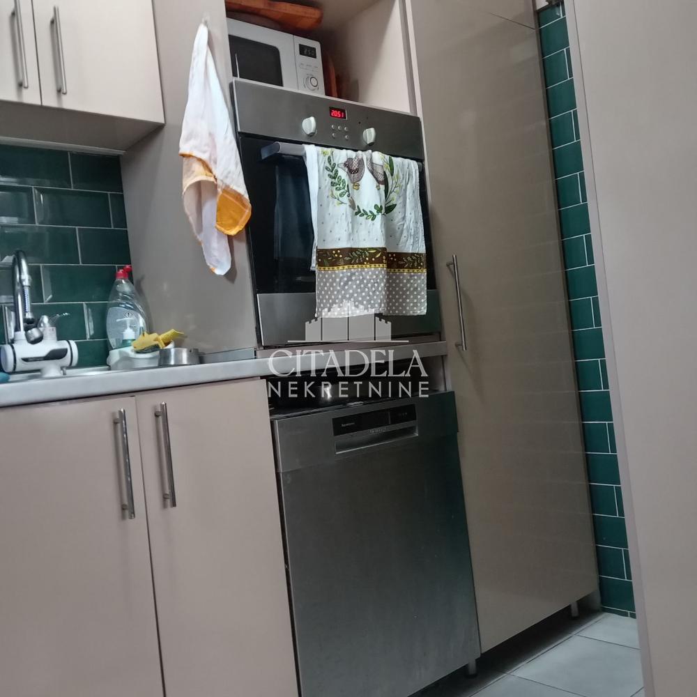 Stan na prodaju u Beogradu, Čukarica, trosoban, 67m2, cena 130000 evra