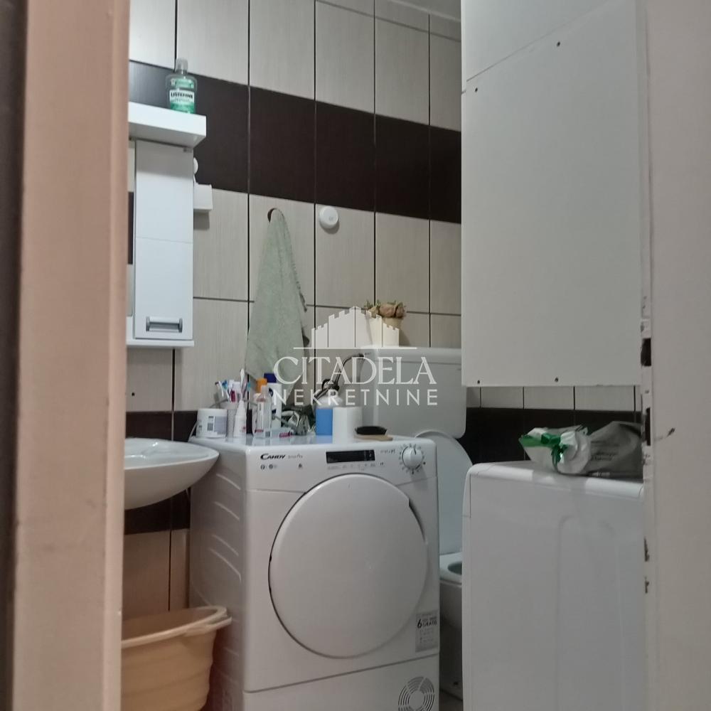 Stan na prodaju u Beogradu, Čukarica, trosoban, 67m2, cena 130000 evra