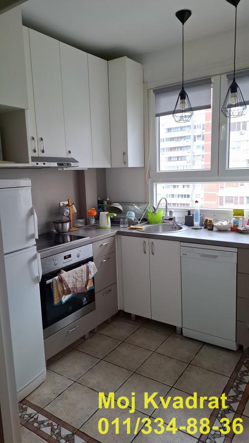 Stan na prodaju u Beogradu, Novi Beograd blok 70 (Kineski TC), dvosoban, 65m2, cena 239000 evra