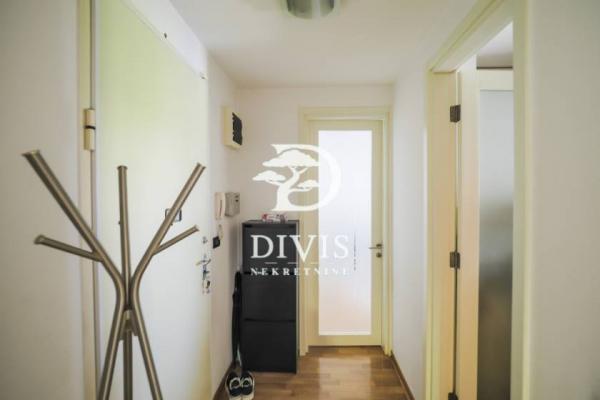 Stan na prodaju u Beogradu, Novi Beograd blok 67A (Belvile), dvosoban, 60m2, cena 325000 evra