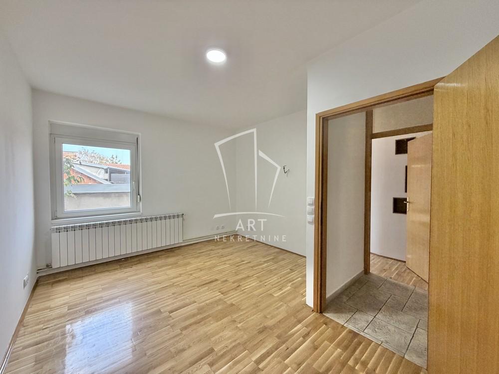 Stan na prodaju u Beogradu, Učiteljsko naselje, trosoban, 89m2, cena 263000 evra