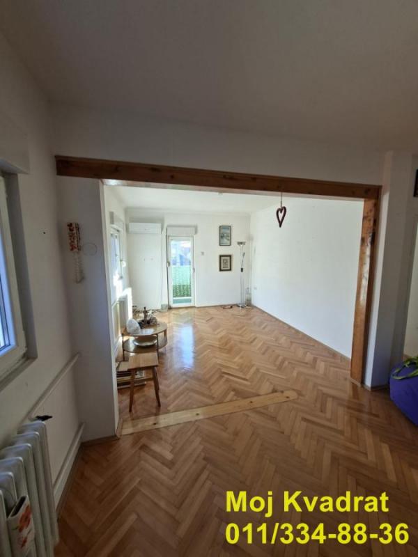 Stan na prodaju u Beogradu, Cvetkova pijaca, dvoiposoban, 56m2, cena 180000 evra