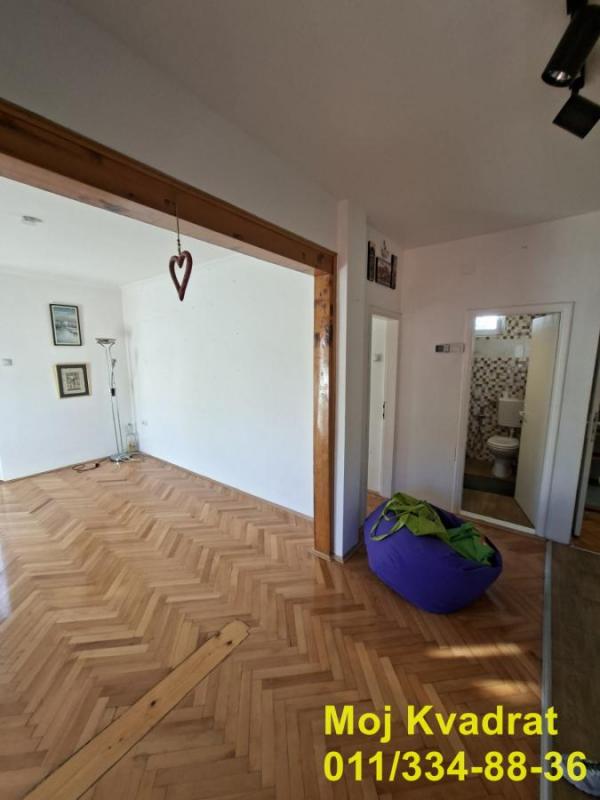 Stan na prodaju u Beogradu, Cvetkova pijaca, dvoiposoban, 56m2, cena 180000 evra
