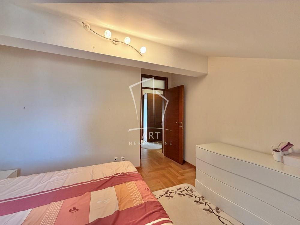 Stan na prodaju u Beogradu, Voždovac, trosoban, 113m2, cena 268000 evra