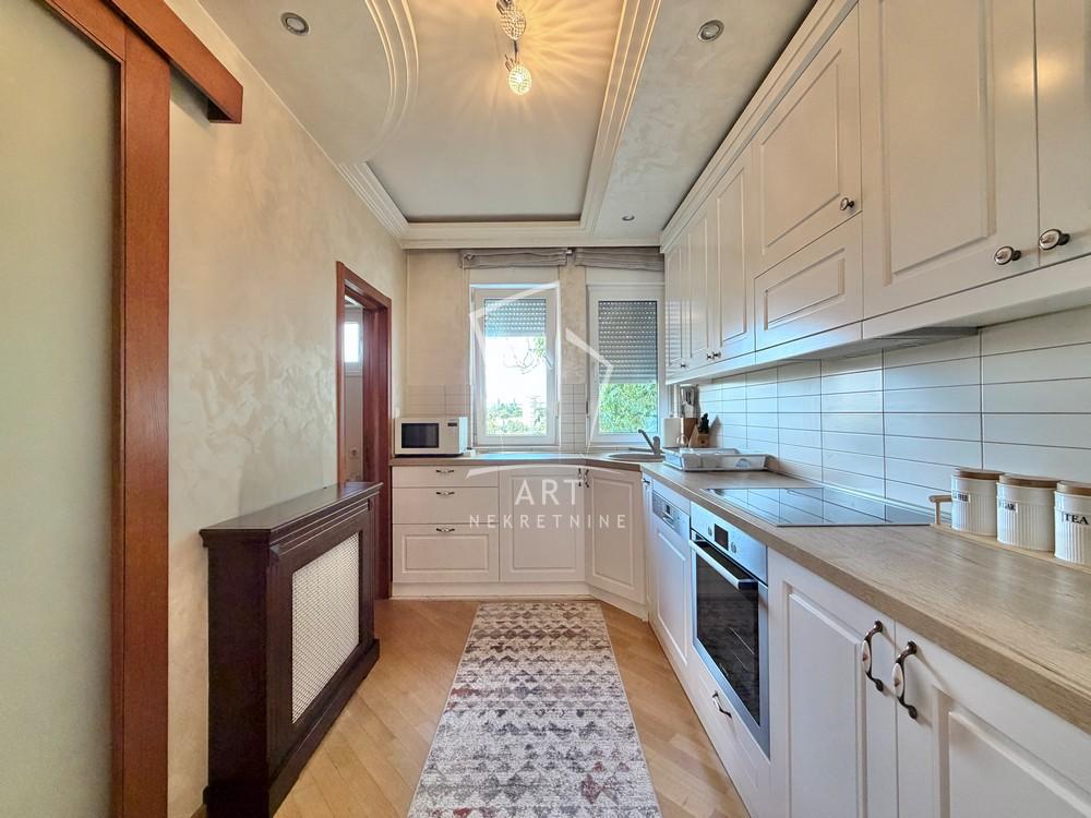 Stan na prodaju u Beogradu, Voždovac, trosoban, 113m2, cena 268000 evra