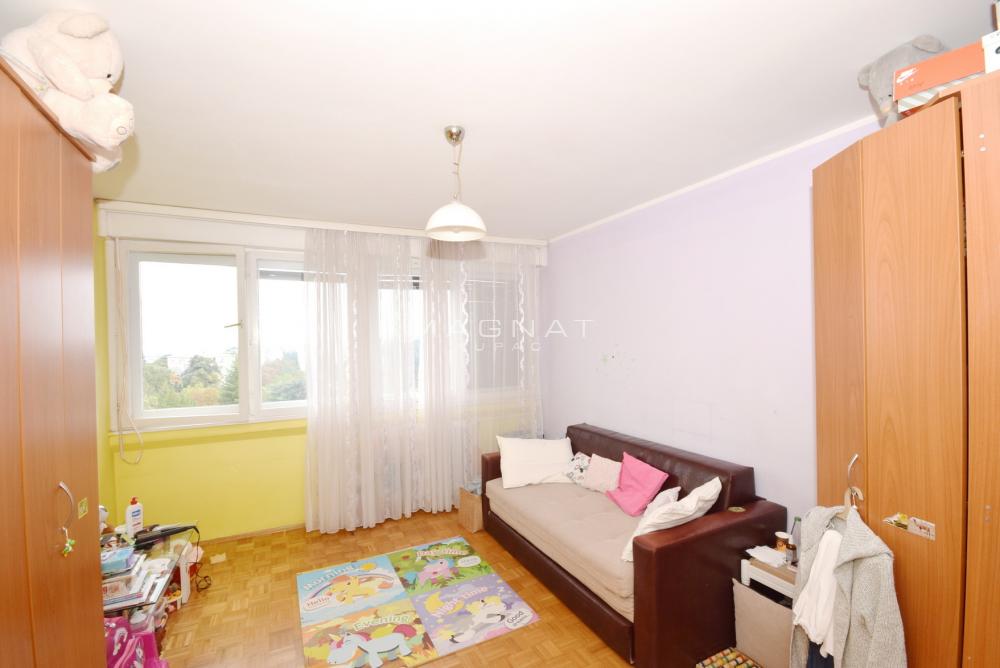 Stan na prodaju u Beogradu, Braće Jerković, trosoban, 91m2, cena 215000 evra