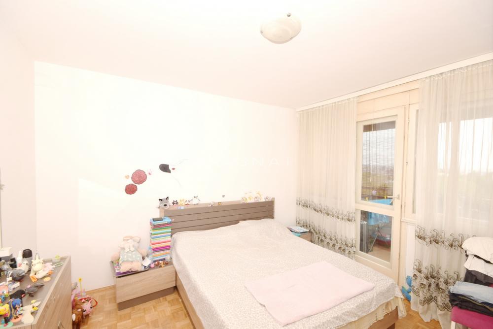 Stan na prodaju u Beogradu, Braće Jerković, trosoban, 91m2, cena 215000 evra