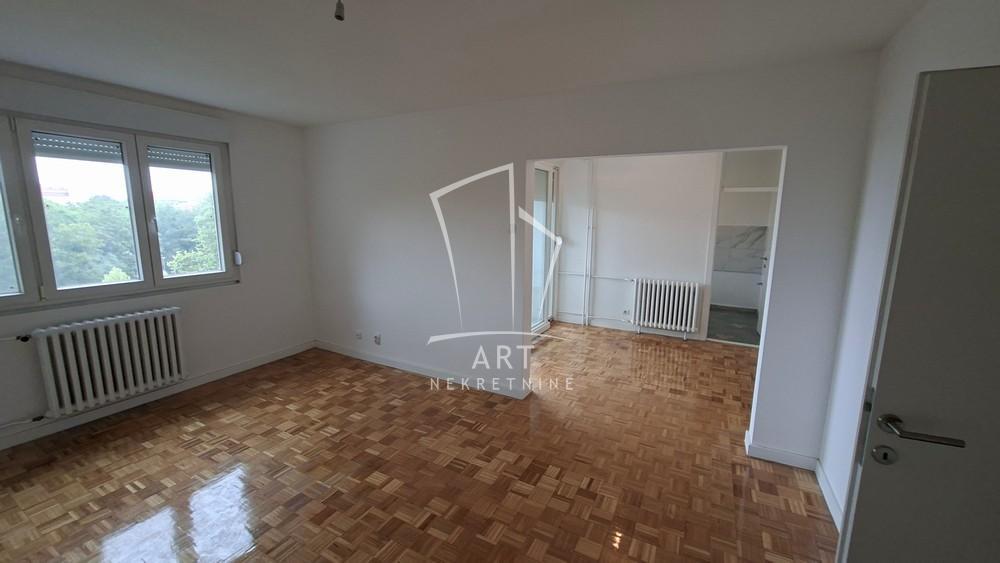 Stan na prodaju u Beogradu, Meandri, trosoban, 77m2, cena 245000 evra