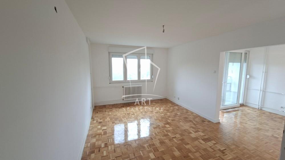 Stan na prodaju u Beogradu, Meandri, trosoban, 77m2, cena 245000 evra