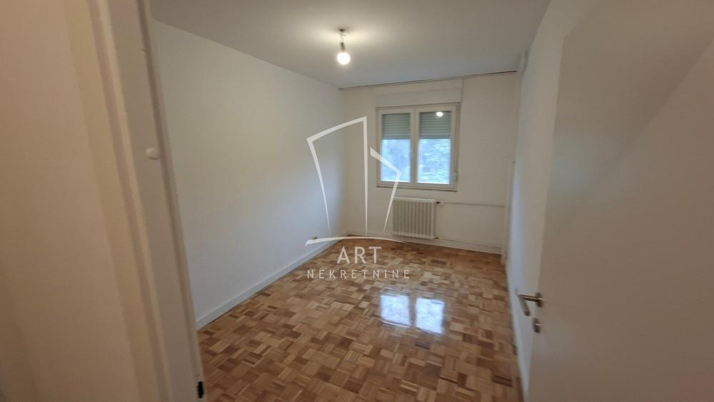 Stan na prodaju u Beogradu, Meandri, trosoban, 77m2, cena 245000 evra