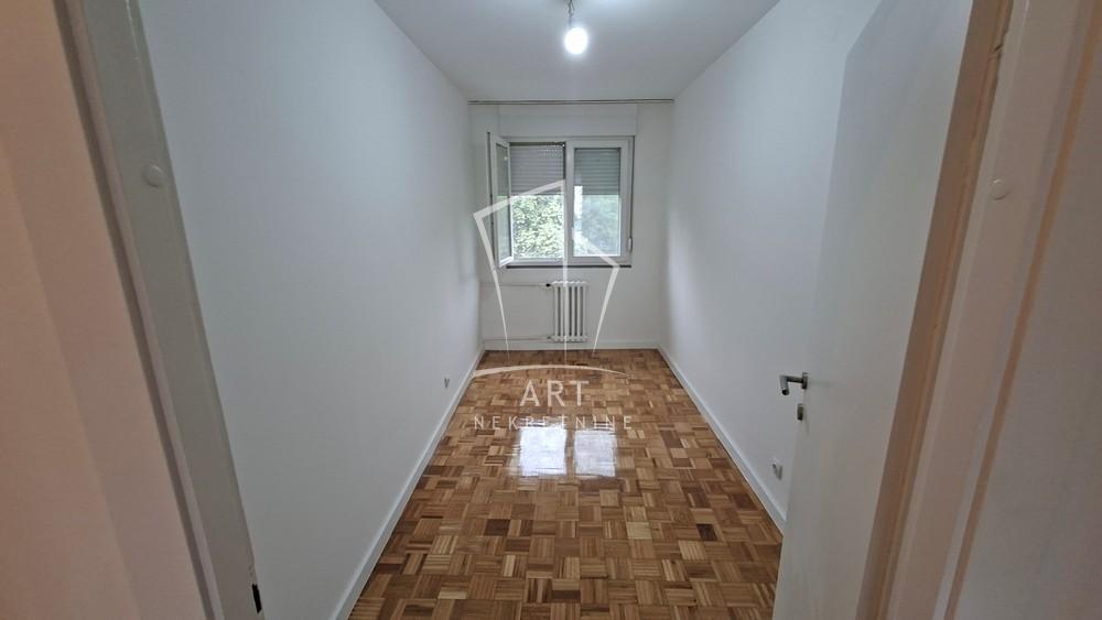 Stan na prodaju u Beogradu, Meandri, trosoban, 77m2, cena 245000 evra