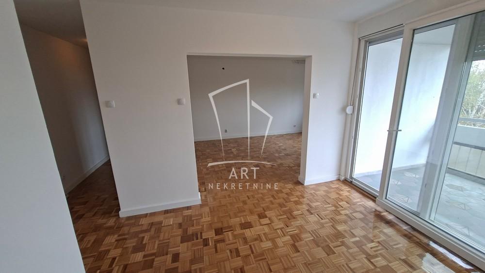 Stan na prodaju u Beogradu, Meandri, trosoban, 77m2, cena 245000 evra