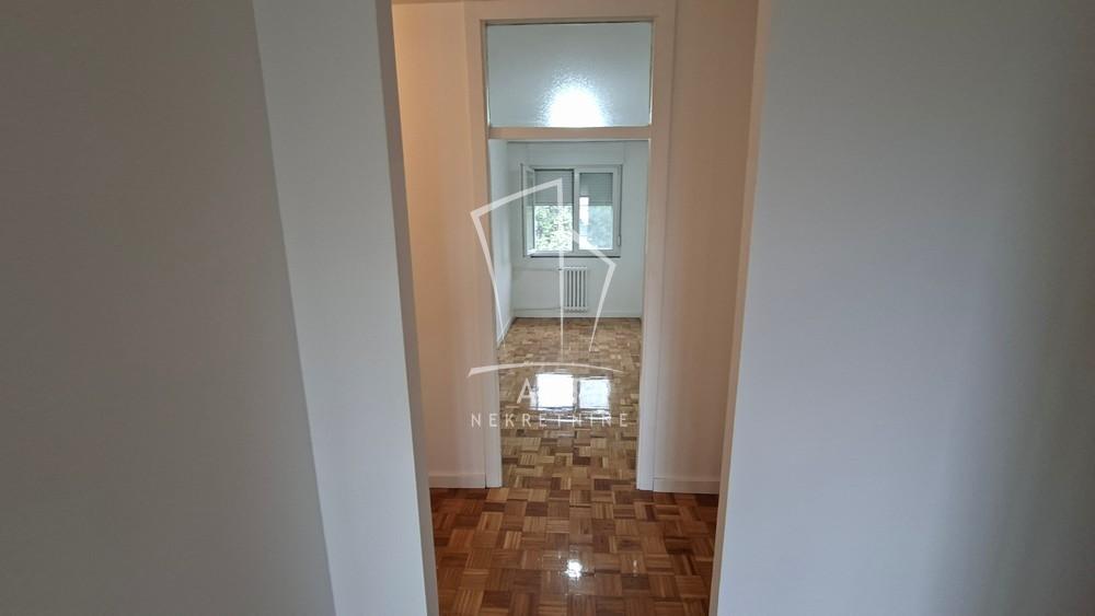 Stan na prodaju u Beogradu, Meandri, trosoban, 77m2, cena 245000 evra