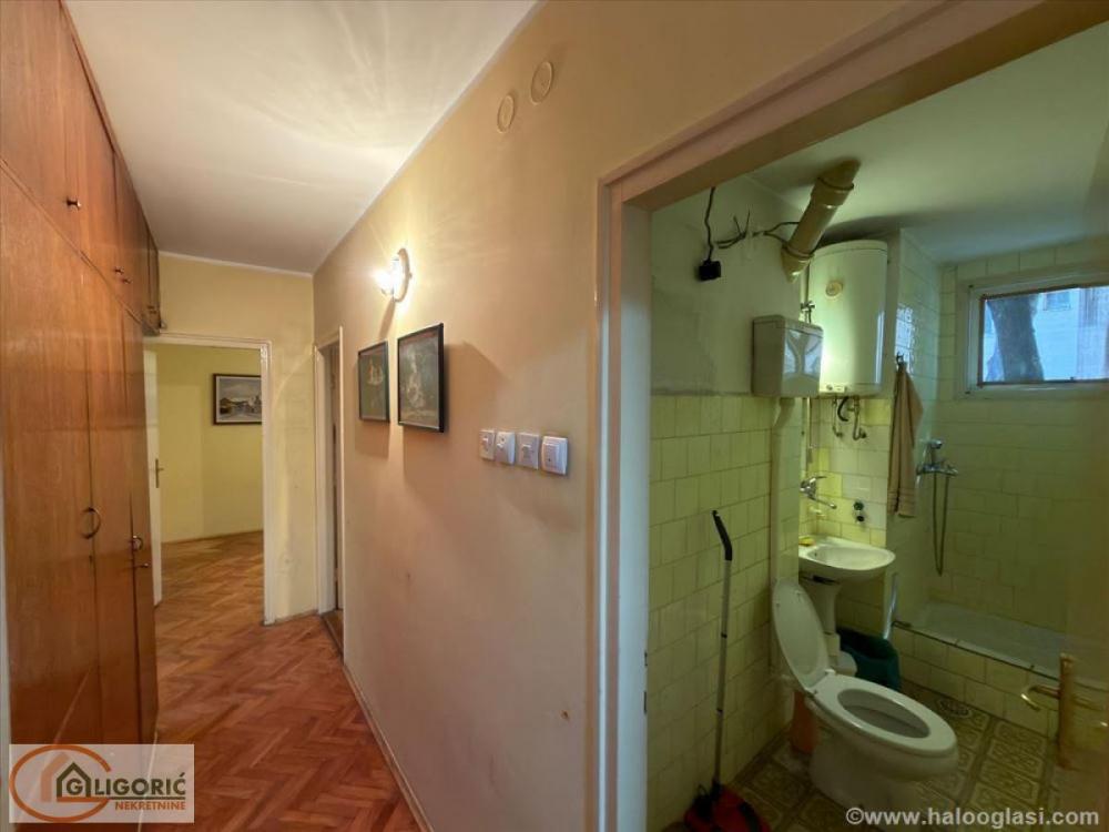 Stan na prodaju u Beogradu, Karaburma, dvosoban, 48m2, cena 144800 evra