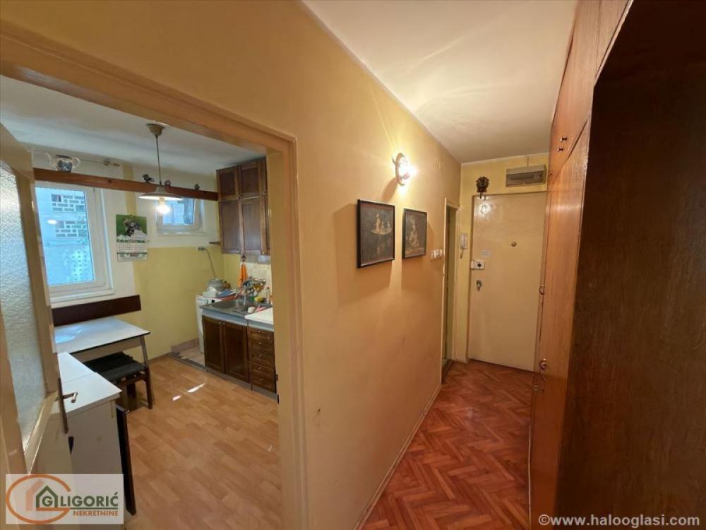 Stan na prodaju u Beogradu, Karaburma, dvosoban, 48m2, cena 144800 evra