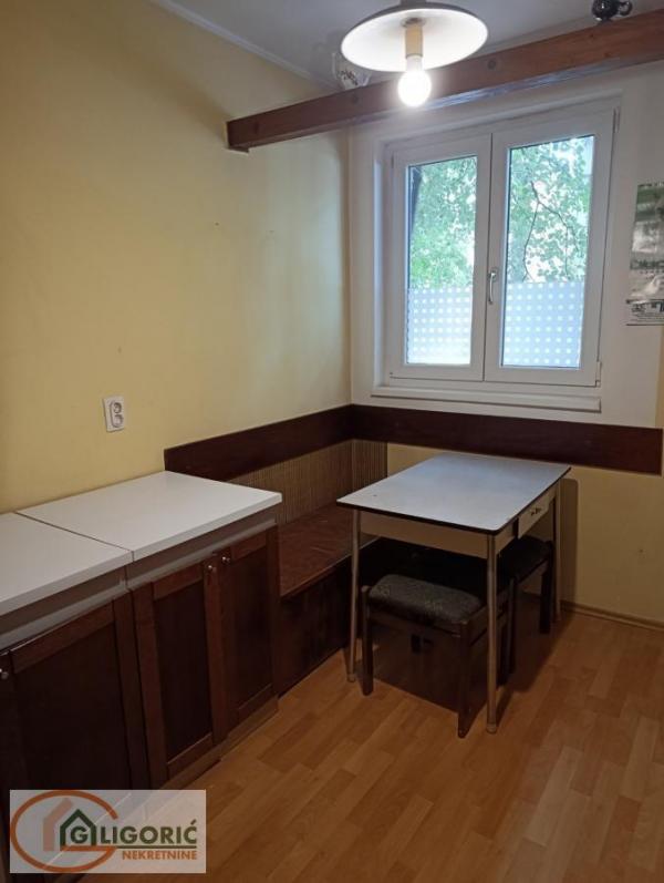 Stan na prodaju u Beogradu, Karaburma, dvosoban, 48m2, cena 144800 evra