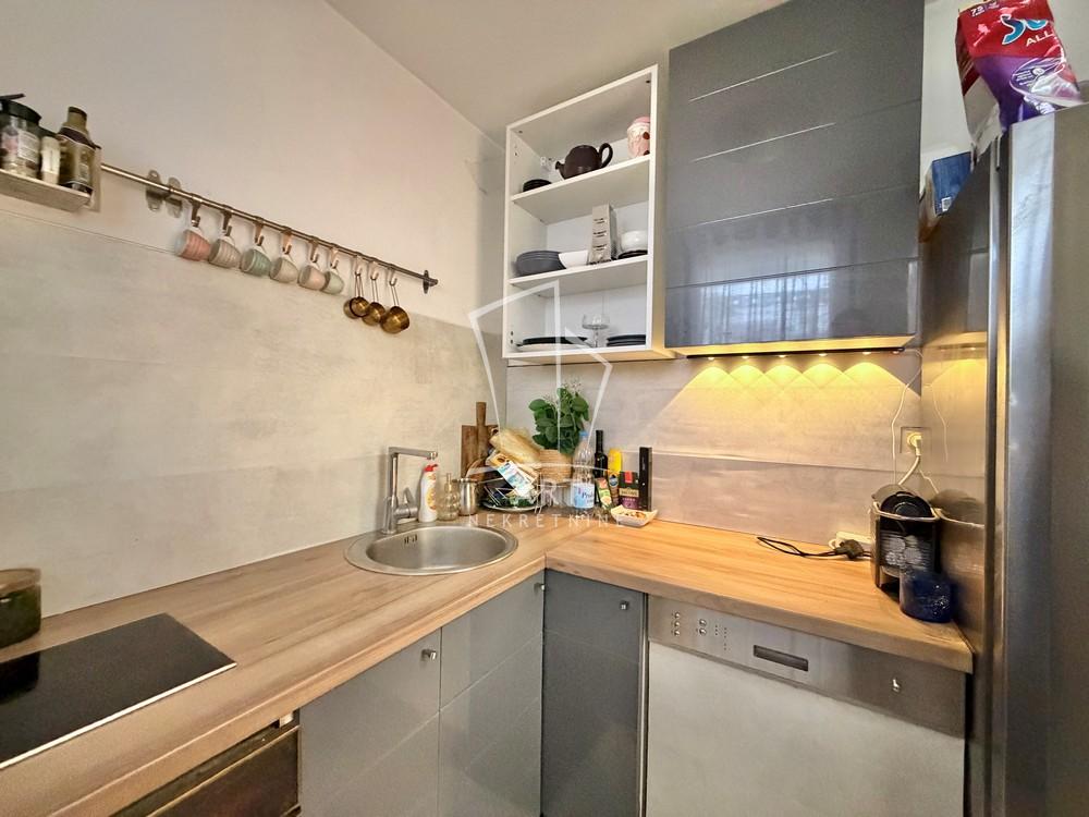 Stan na prodaju u Beogradu, Mirijevo, dvoiposoban, 64m2, cena 175000 evra