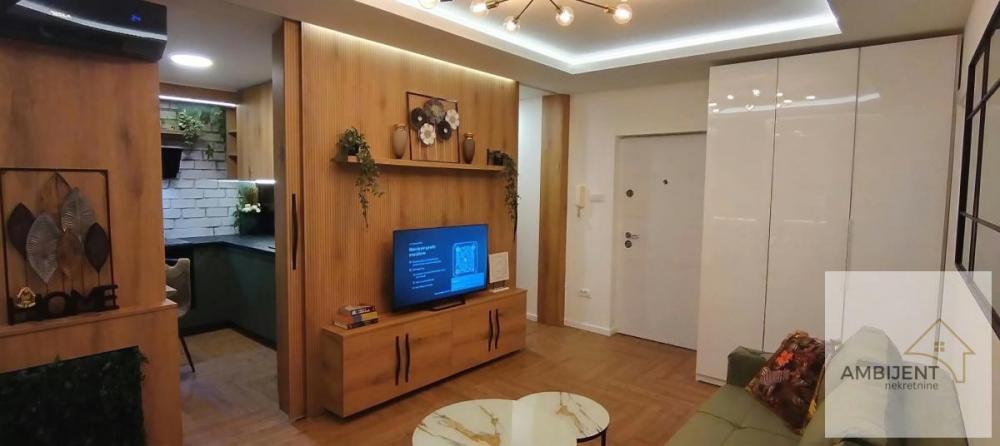Stan na prodaju u Beogradu, Novi Beograd blok 63, dvoiposoban, 39m2, cena 198000 evra