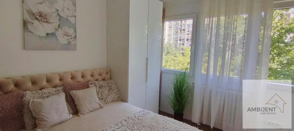 Stan na prodaju u Beogradu, Novi Beograd blok 63, dvoiposoban, 39m2, cena 198000 evra