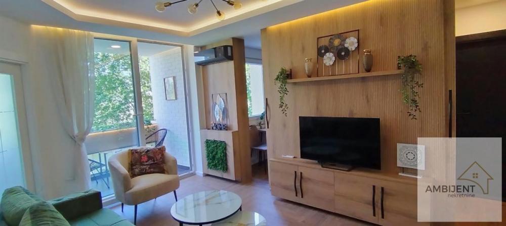 Stan na prodaju u Beogradu, Novi Beograd blok 63, dvoiposoban, 39m2, cena 198000 evra