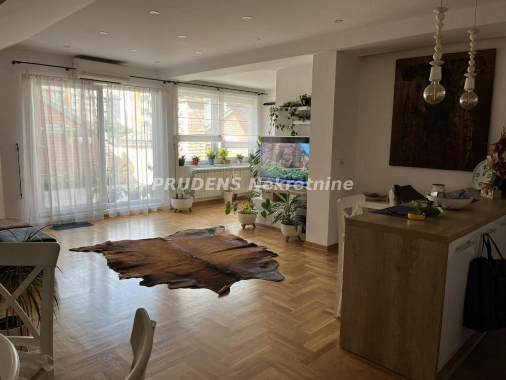 Stan na prodaju u Beogradu, Nova Galenika, trosoban, 137m2, cena 375000 evra