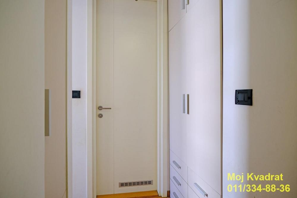 Stan na prodaju u Beogradu, Novi Beograd blok 67A (Belvile), dvosoban, 60m2, cena 315000 evra