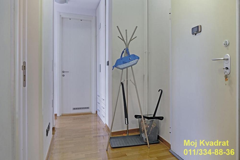 Stan na prodaju u Beogradu, Novi Beograd blok 67A (Belvile), dvosoban, 60m2, cena 315000 evra