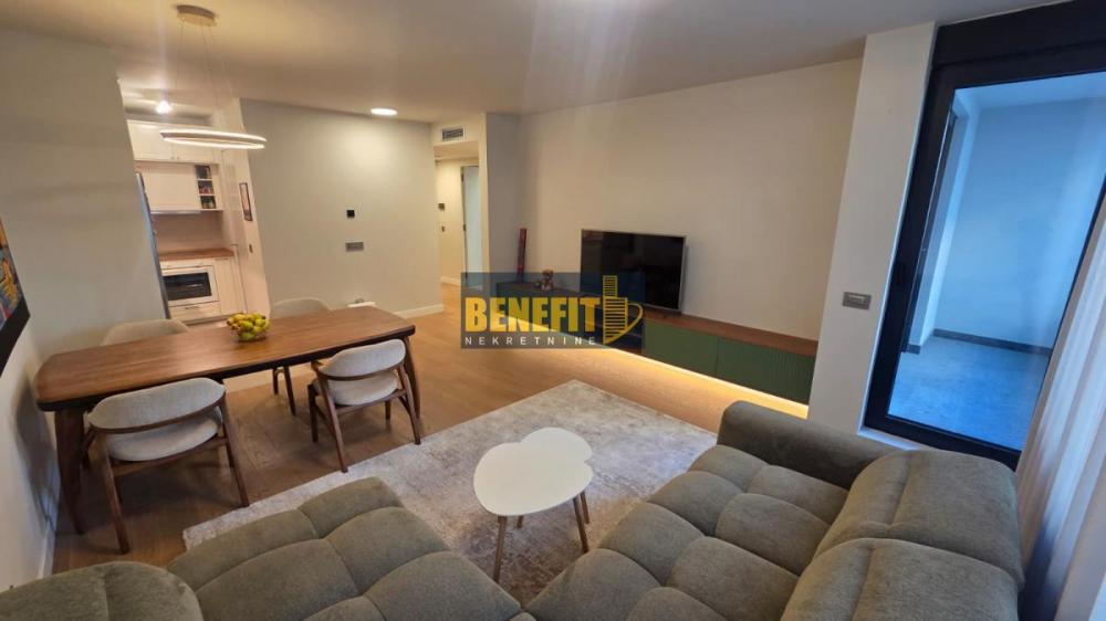 Stan na prodaju u Beogradu, Novi Beograd blok 65, cetvorosoban, 119m2, cena 467000 evra