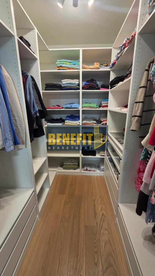 Stan na prodaju u Beogradu, Novi Beograd blok 65, cetvorosoban, 119m2, cena 467000 evra