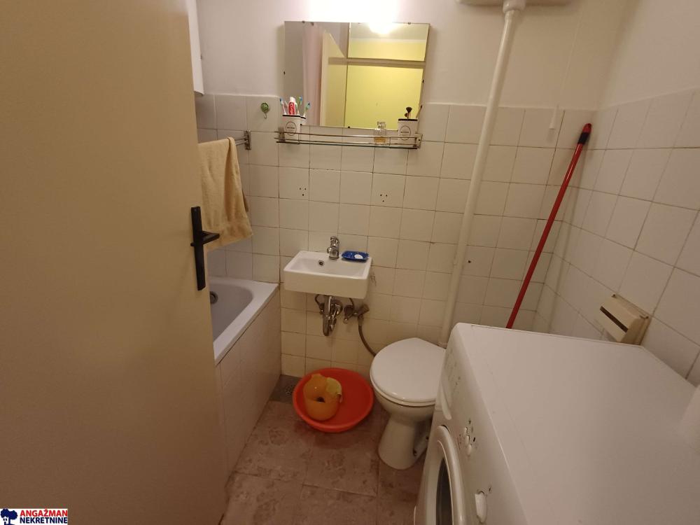 Stan na prodaju u Beogradu, Novi Beograd blok 61, jednoiposoban, 48m2, cena 181500 evra