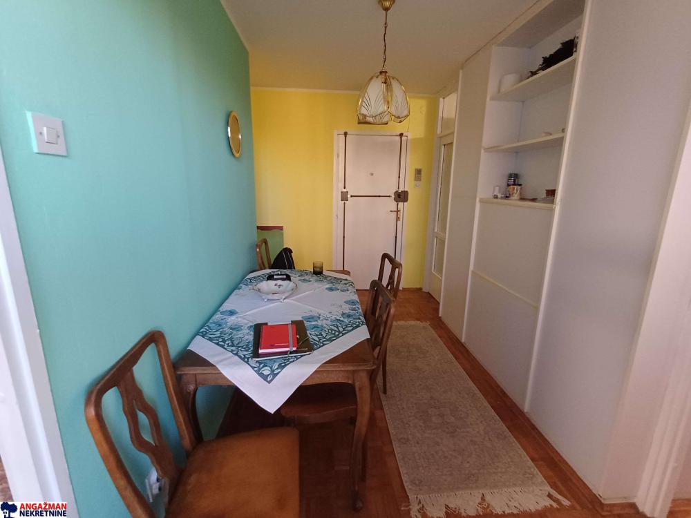 Stan na prodaju u Beogradu, Novi Beograd blok 61, jednoiposoban, 48m2, cena 181500 evra