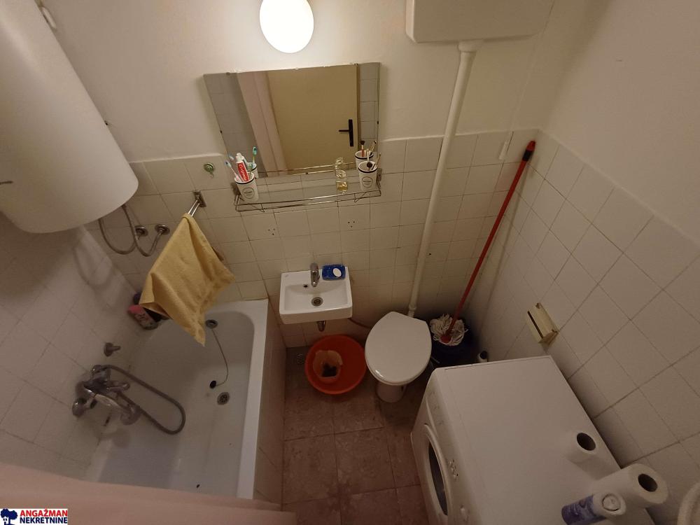 Stan na prodaju u Beogradu, Novi Beograd blok 61, jednoiposoban, 48m2, cena 181500 evra
