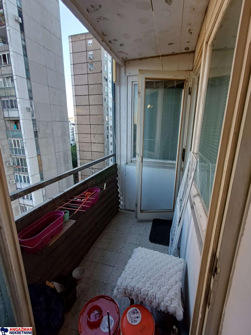 Stan na prodaju u Beogradu, Novi Beograd blok 61, jednoiposoban, 48m2, cena 181500 evra