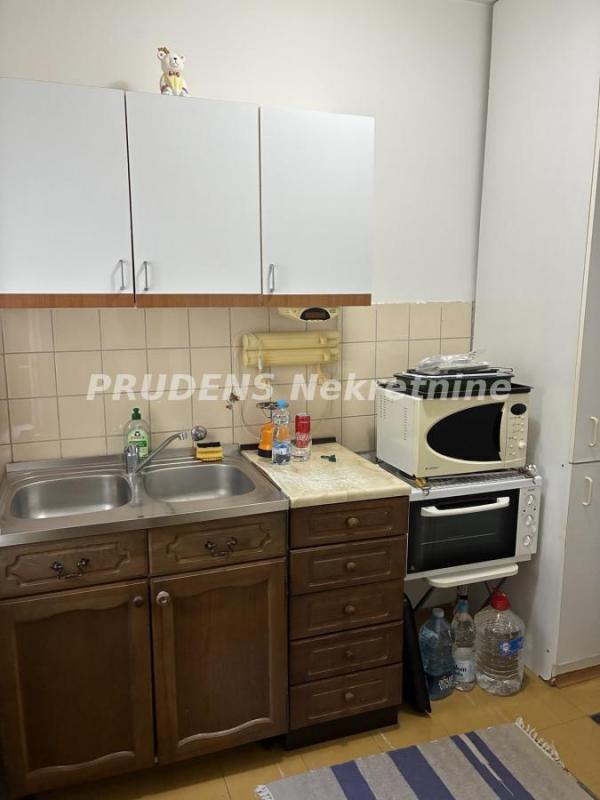 Stan na prodaju u Beogradu, Novi Beograd blok 71, jednoiposoban, 52m2, cena 175000 evra
