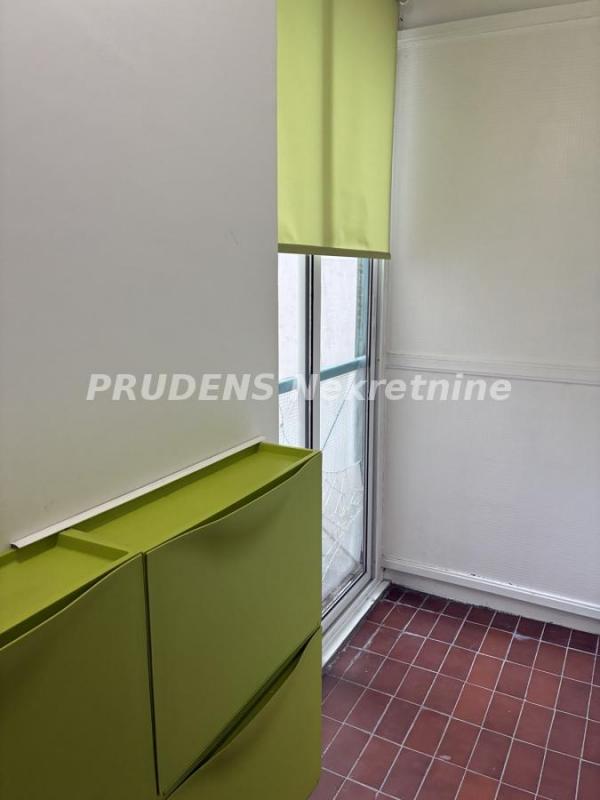 Stan na prodaju u Beogradu, Novi Beograd blok 71, jednoiposoban, 52m2, cena 175000 evra