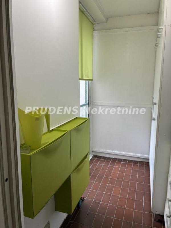 Stan na prodaju u Beogradu, Novi Beograd blok 71, jednoiposoban, 52m2, cena 175000 evra