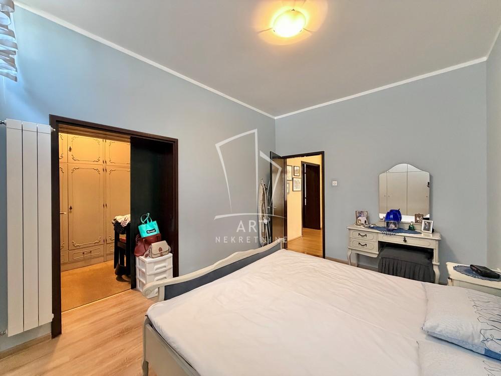 Stan na prodaju u Beogradu, Banjica, trosoban, 94m2, cena 275000 evra