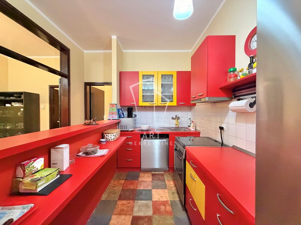 Stan na prodaju u Beogradu, Banjica, trosoban, 94m2, cena 275000 evra
