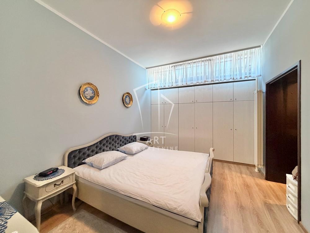 Stan na prodaju u Beogradu, Banjica, trosoban, 94m2, cena 275000 evra