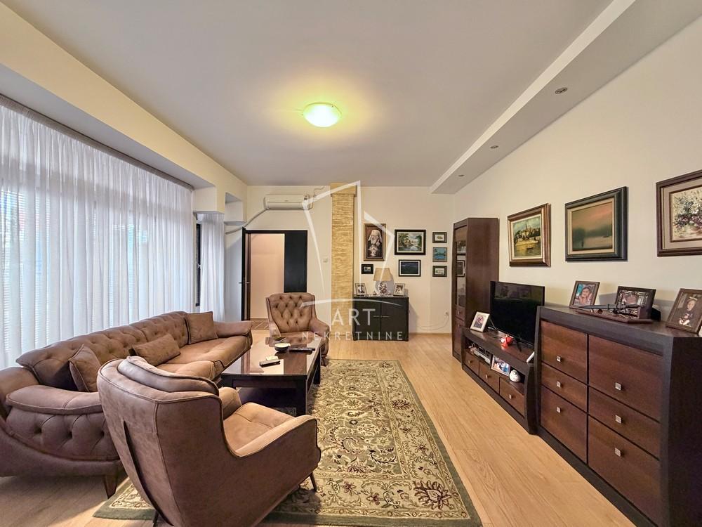 Stan na prodaju u Beogradu, Banjica, trosoban, 94m2, cena 275000 evra